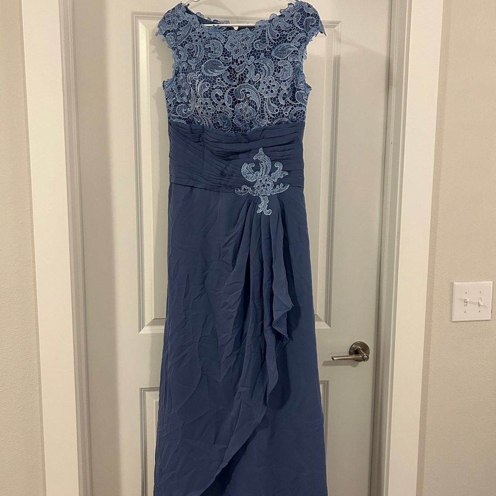 Elegant Blue Lace Evening Dress